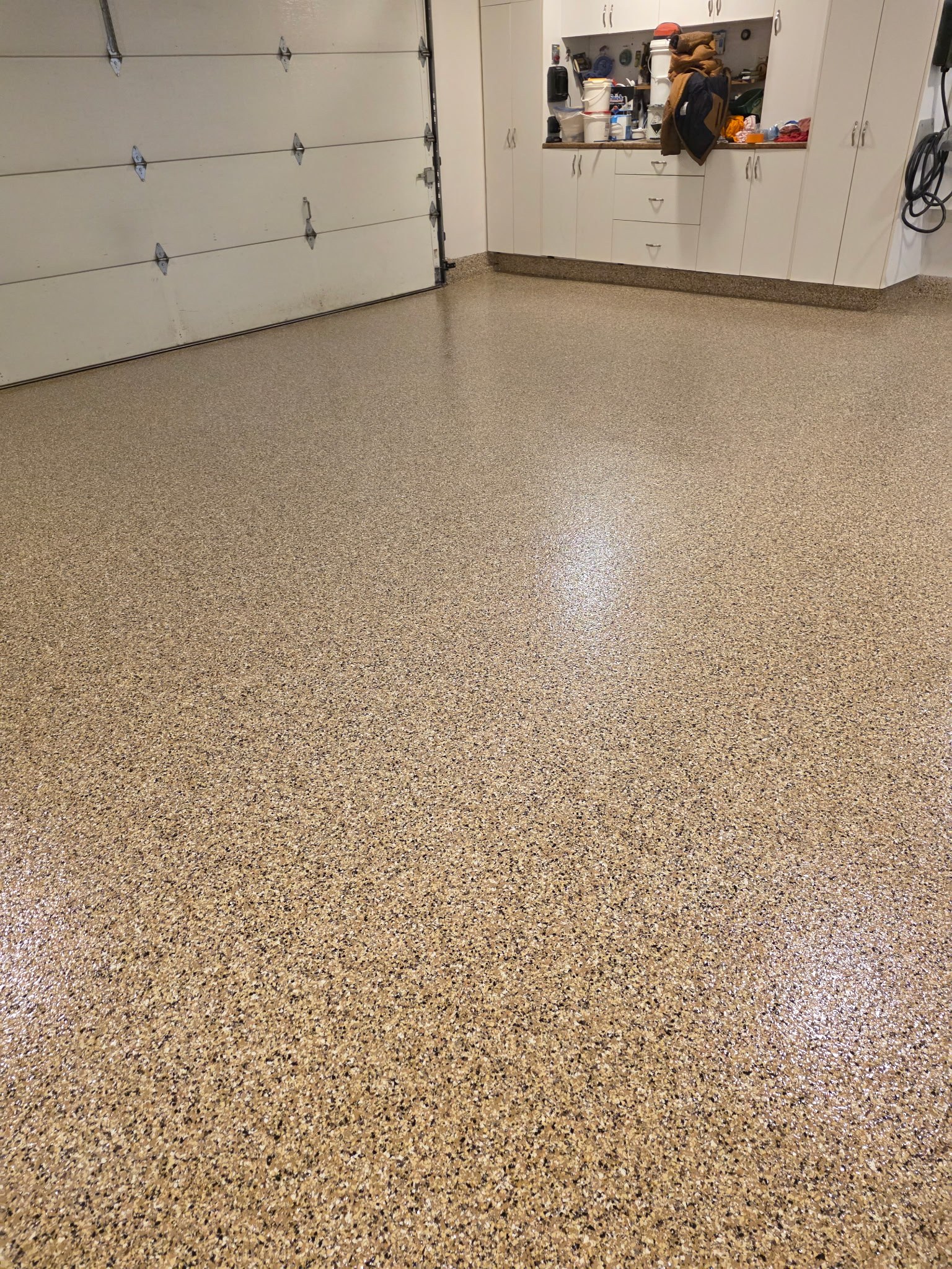 Tan and beige flake epoxy garage floor