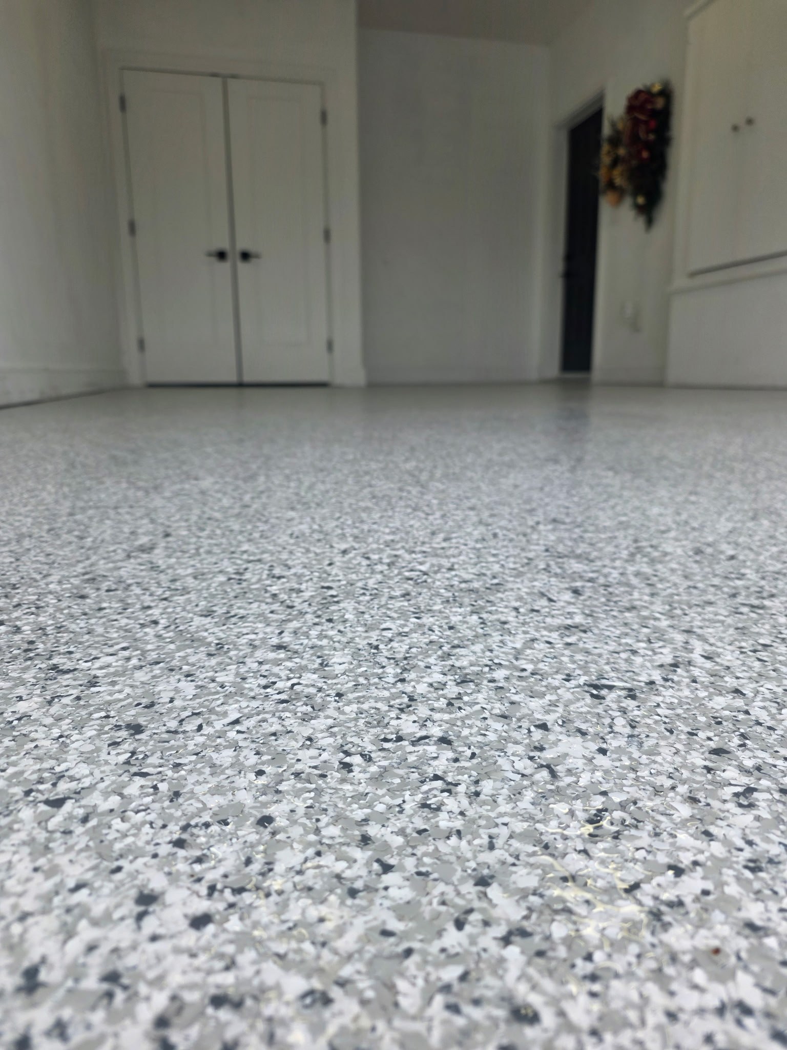 White and grey epoxy flake close-up